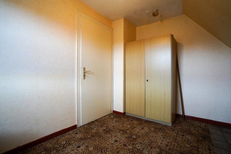 Weener * Umbau in zwei Wohneinheiten möglich * Gasheizung von 2020 * großes Grundstück * Ausbaureserve Haus kaufen