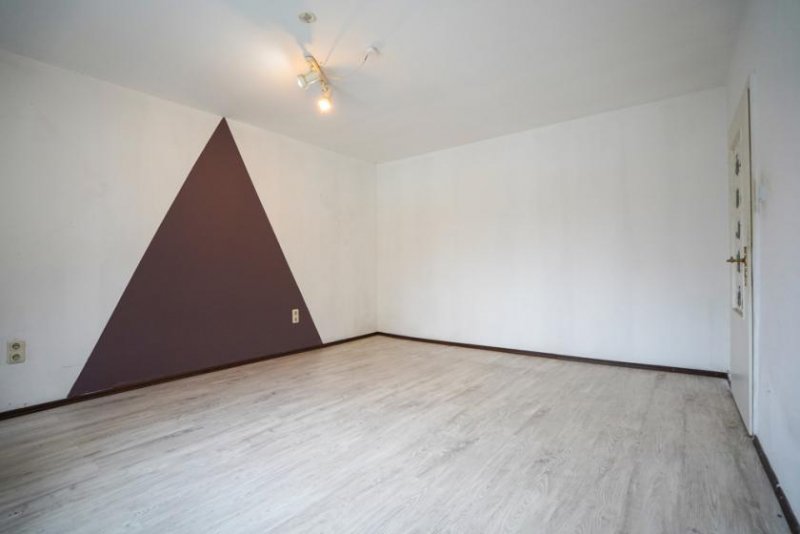 Bunde RESERVIERT
*großes Grundstück *Gasheizung von 2024 *Top Lage *Ausbaureserve *Carport *Handwerkerhaus Haus kaufen