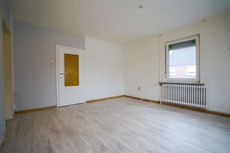 Bunde RESERVIERT
*großes Grundstück *Gasheizung von 2024 *Top Lage *Ausbaureserve *Carport *Handwerkerhaus Haus kaufen