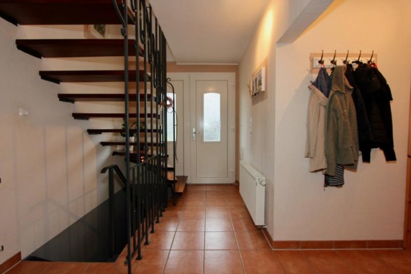 Ostrhauderfehn * EFH in Ostrhauderfehn * Effizienzklasse B * Wärmepumpe * Herzlicher Garten * Sanierung 2024-25 * PV-Anlage * Kamin * Haus