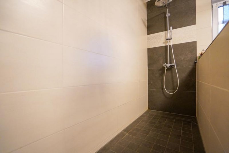 Papenburg * Zwei Wohneinheiten * hochwertig * modernisiert * PV Anlage * Lift * vielseitig nutzbar * Top Lage Haus kaufen