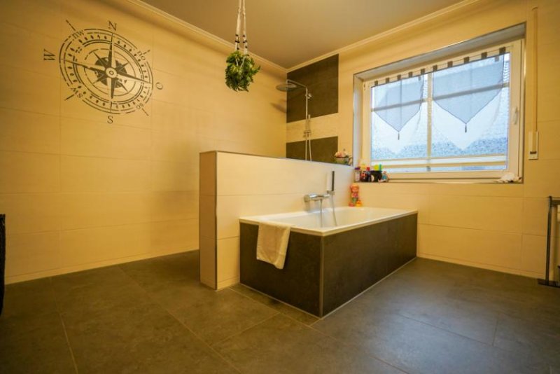 Papenburg * Zwei Wohneinheiten * hochwertig * modernisiert * PV Anlage * Lift * vielseitig nutzbar * Top Lage Haus kaufen