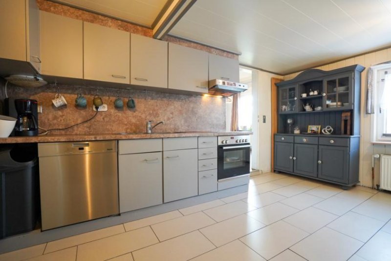 Rhede (Ems) * 3 Minuten bis zur niederländischen Grenze *Saniert *PV-Anlage *Garage *ebenerdiges Wohnen möglich Haus kaufen