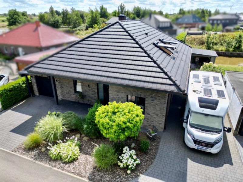 Rhede (Ems) * Traumhaus direkt am Wasser – Eigener Bootsanleger & Smart Home inklusive * Haus kaufen
