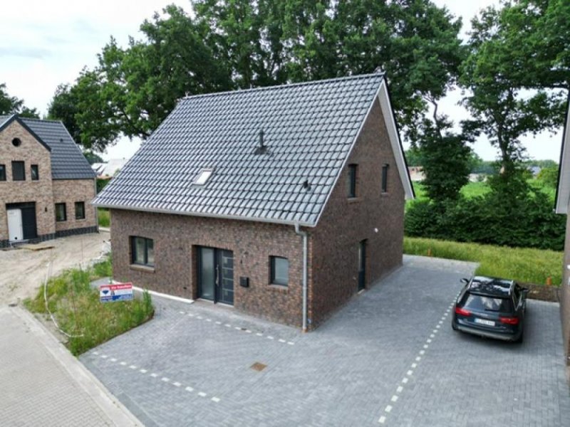 Surwold * Moderner Neubau * Elektrische Rollladen * Fußbodenheizung, keine Heizkörper * Erstbezug * Haus kaufen