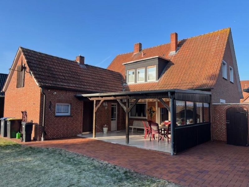 Börger Substanz statt Show. Platz statt Kompromisse.
Gepflegtes EFH mit zwei Garagen & großem Grundstück. Haus kaufen