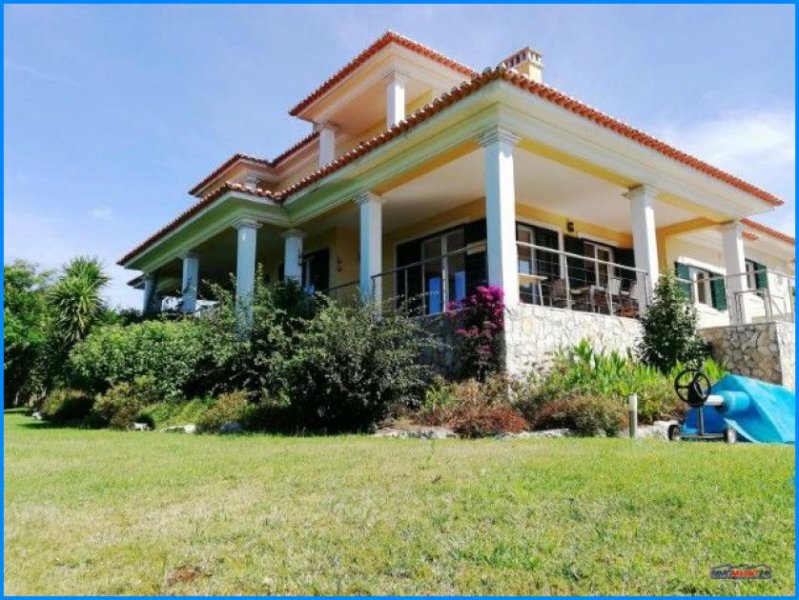 Sintra ***Große Villa mit eigenem Pool in geschlossener Wohnanlage*** Haus kaufen