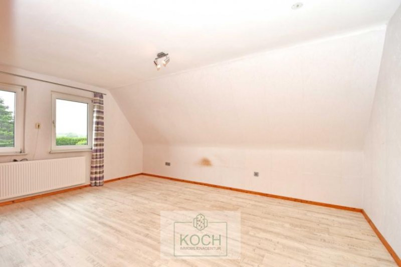 Bremerhaven EFH mit großen Garten, Garage und viel Potenzial am Schiffdorfer Grenzweg Haus kaufen