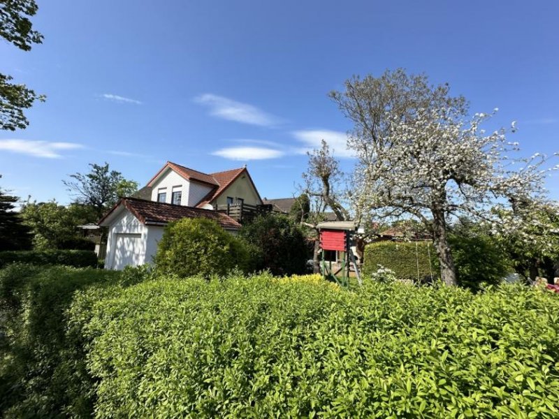 Langen (Landkreis Cuxhaven) Zweifamilienhaus (vermietet - ca. 6,4 % Rendite) in ruhiger und dennoch zentraler Lage von Langen Haus kaufen