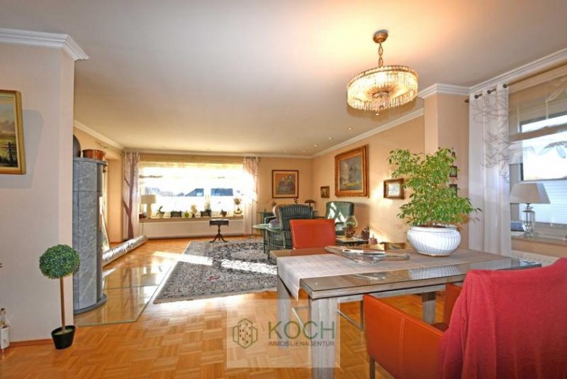 Loxstedt RESERVIERT > Tolles Zweifamilienhaus (2 WE) auf großem Grundstück in Toplage von Loxstedt Haus kaufen