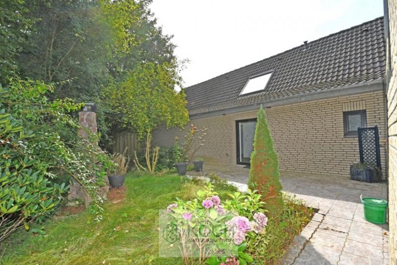 Schiffdorf Ein-/ Zweifamilienhaus in Schiffdorf mit zusätzlicher, separater Nutz-(Büro)fläche Haus kaufen