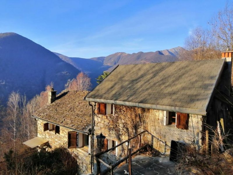 Gurrone Traumlage! Alleinlage die erklommen werden möchte! Adlerhorst mit Pool und Seesicht oberhalb von Canobbio Haus kaufen