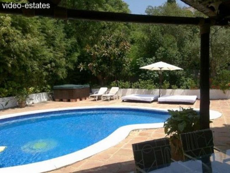 El Rosario Moderne Villa mit bester Ausstattung und grossem Garten Haus kaufen