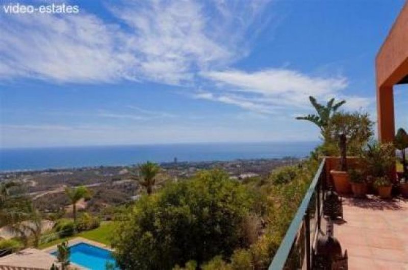 Los Monteros Alto Villa, Panoramablick, günstig, moderner Stil an der Costa del Sol Haus kaufen