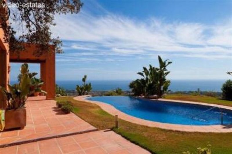  Los Monteros Alto Villa, Panoramablick, günstig, moderner Stil an der Costa del Sol Haus kaufen