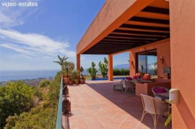 Los Monteros Alto Villa, Panoramablick, günstig, moderner Stil an der Costa del Sol Haus kaufen