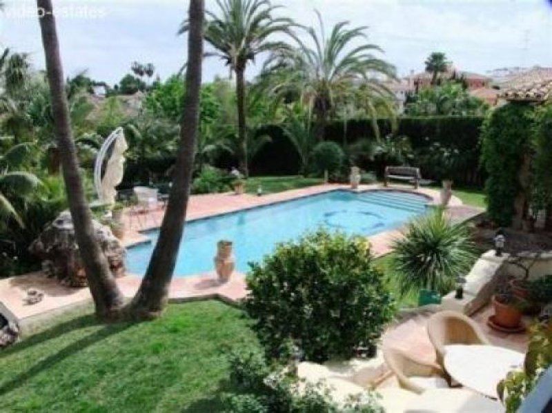 Marbella Villa im Zentrum von Marbella mit grossem Garten Haus kaufen