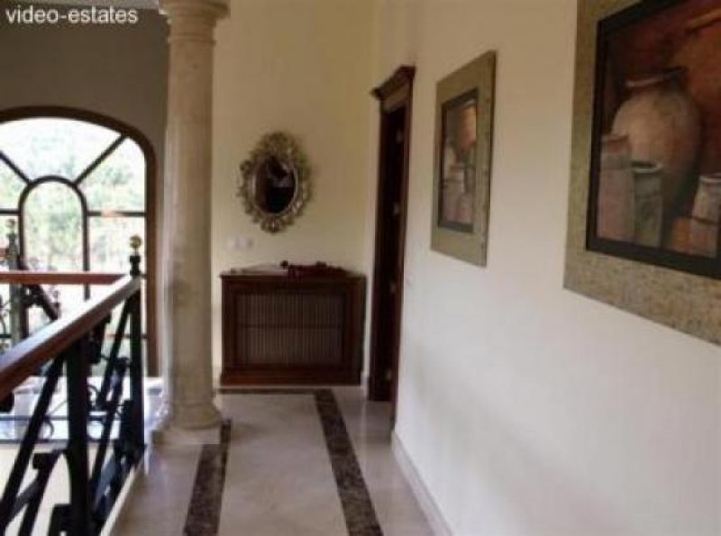 Elviria Luxus Villa mit 5 Schlafzimmern Haus kaufen