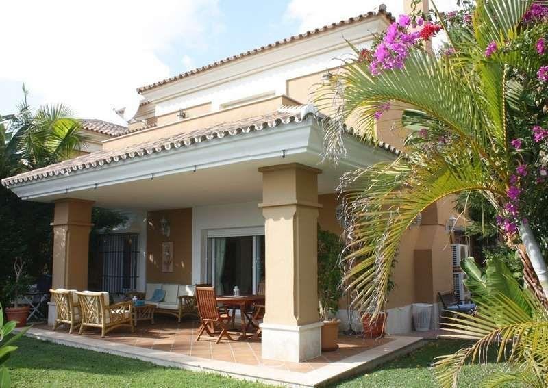 Marbella Ost hda-immo.eu: andalusische Stadthaus direkt am Golfplatz mit Meerblick in Marbella Ost Haus kaufen