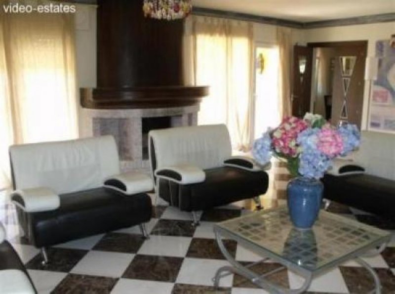 Elviria Freistehende Villa mit 5 Schlafzimmern Haus kaufen