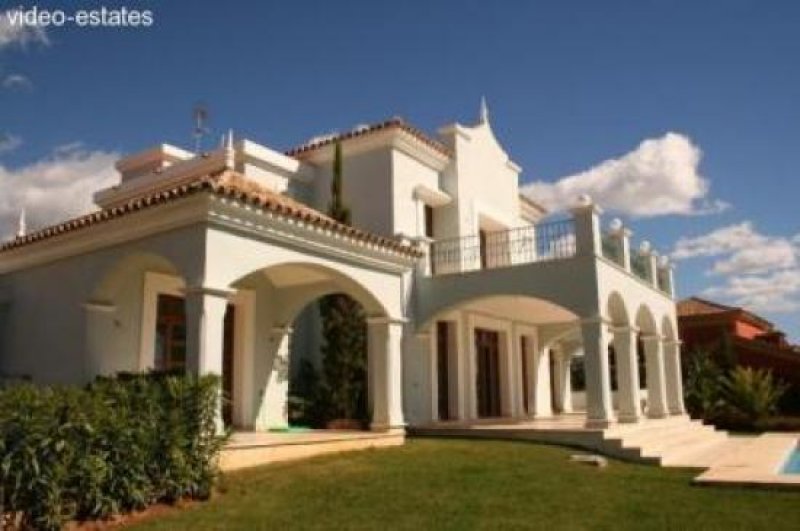 Elviria Villa Erstbezug mit 5 Schlafzimmern Haus kaufen