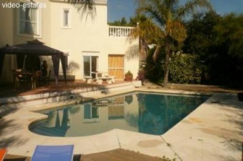 Marbella Villa in Elviria auf 4 Ebenen Haus kaufen