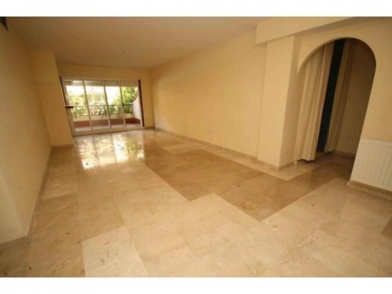 San Pedro de Alcantara HDA-immo.eu: 3 Schlafzimmer Ferienwohnung direkt am Golfplatz, von Bank, zu verkaufen. Wohnung kaufen