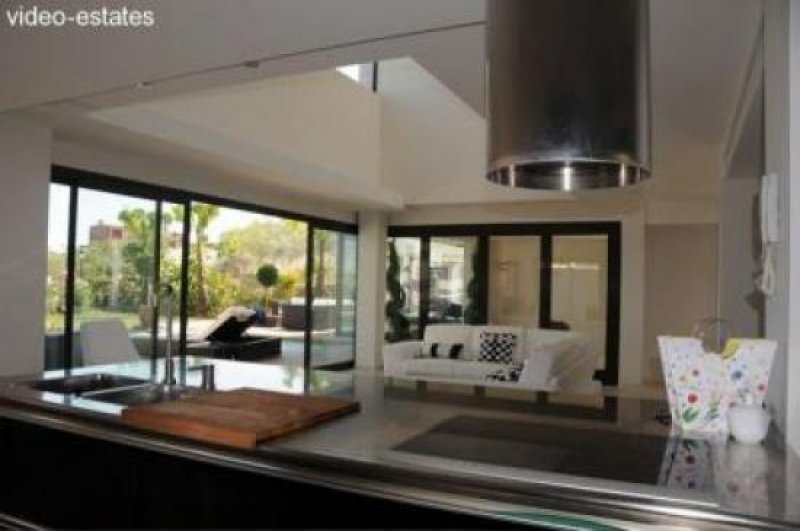 Benahavs Villa im modernem Design mit Meerblick Haus kaufen