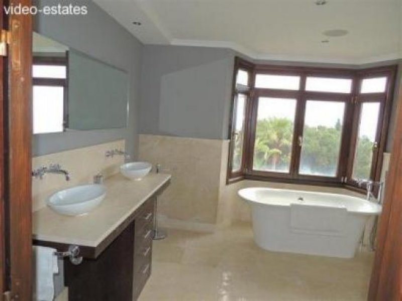 Benahavs Villa in el Madronal, Landhausstil, innen zeitgenössisch Haus kaufen