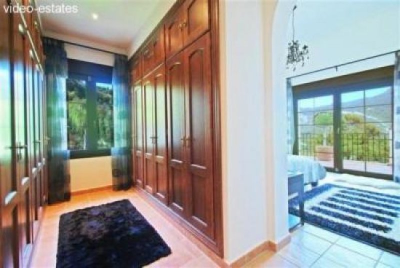 Benahavs Villa mit Meer- und Bergblick in ruhiger Lage Haus kaufen