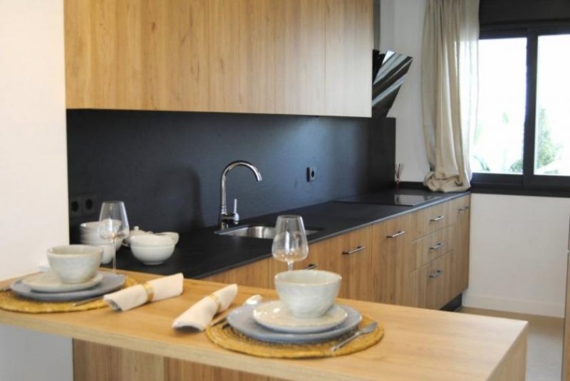 Estepona Neubau von 47 exklusiven Reihenhäusern mit 3 Schlafzimmern, 2 Bädern und Garage in guter Lage von Estepona. Haus kaufen