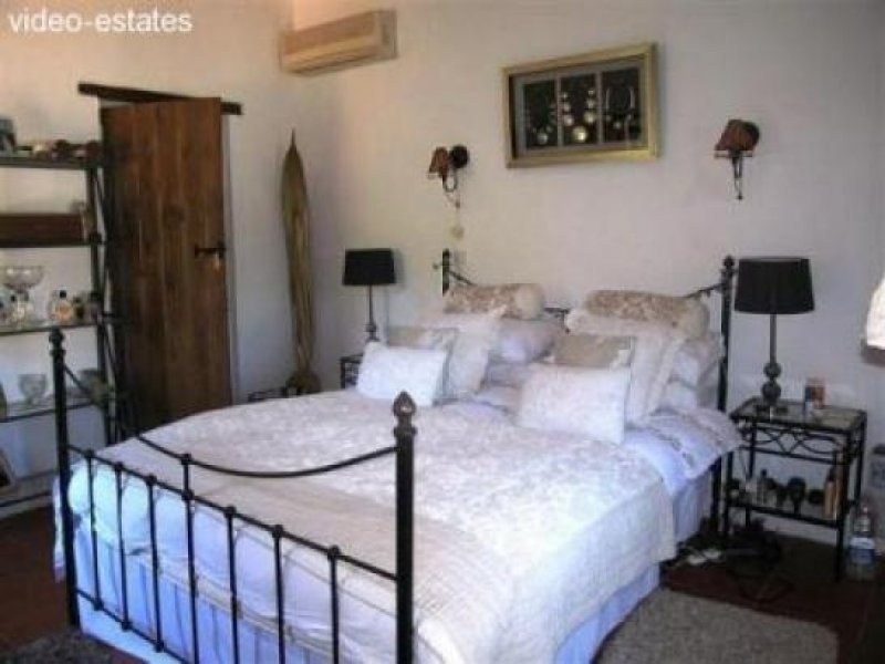 Casares Finca mit separatem Gästehaus mit 2 Schlafzimmern Haus kaufen
