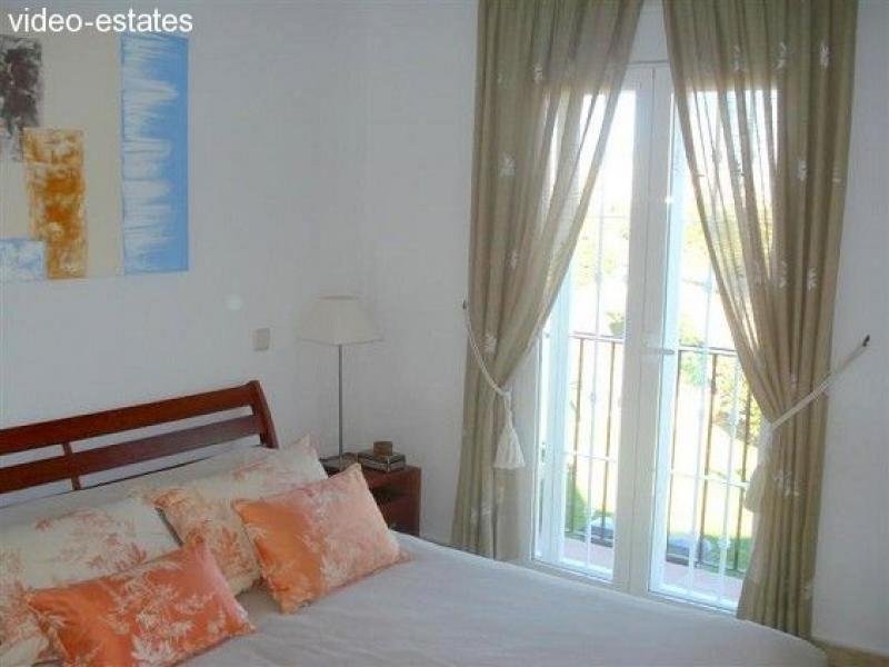 La Duquesa Reihenhaus direkt auf dem Golfplatz zum Kauf Haus kaufen