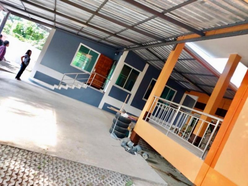 Nakhonratchasima 2 Häuser in Suranaree ideal für das Zusammenleben mit Eltern, Schwiegereltern, Kinder und Enkel Haus kaufen
