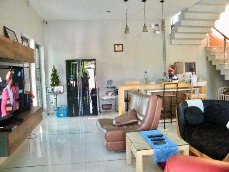 Nakhonratchasima Exklusive Villa mit Schwimmbad in Suranaree, Nakhonratchasima Haus kaufen