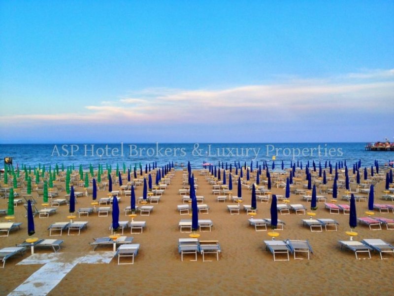 Jesolo Region TOP 3-Sterne-Superior Strandhotel mit 150 Betten in der Region Jesolo in erster Meereslinie zu kaufen Gewerbe kaufen