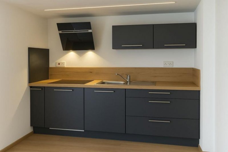 Limassol Privatverkauf in Limassol - 3 Wohneinheiten: 2-Zimmer-Flat, 1-Zimmer-Flat & Studio - Leben & Investieren zum Nulltarif