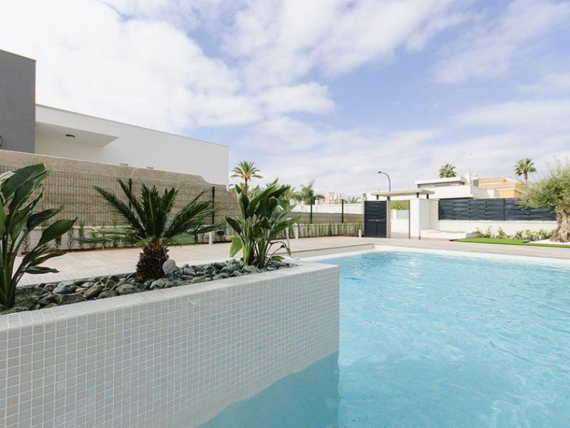 La Manga Villas del Mar ist eine Anlage mit freistehenden Neubau-Villen mit den höchsten Standar Haus kaufen