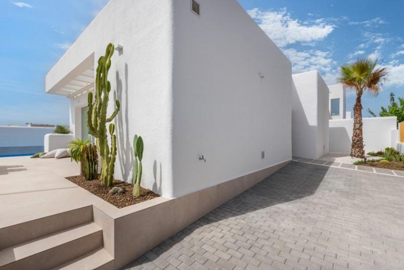Los Alcázares Eingeschossige Villen mit 3 Schlafzimmern, 2 Bädern, Vorinstallation Klimaanlage und Privatpool am Golfplatz von La Serena Golf