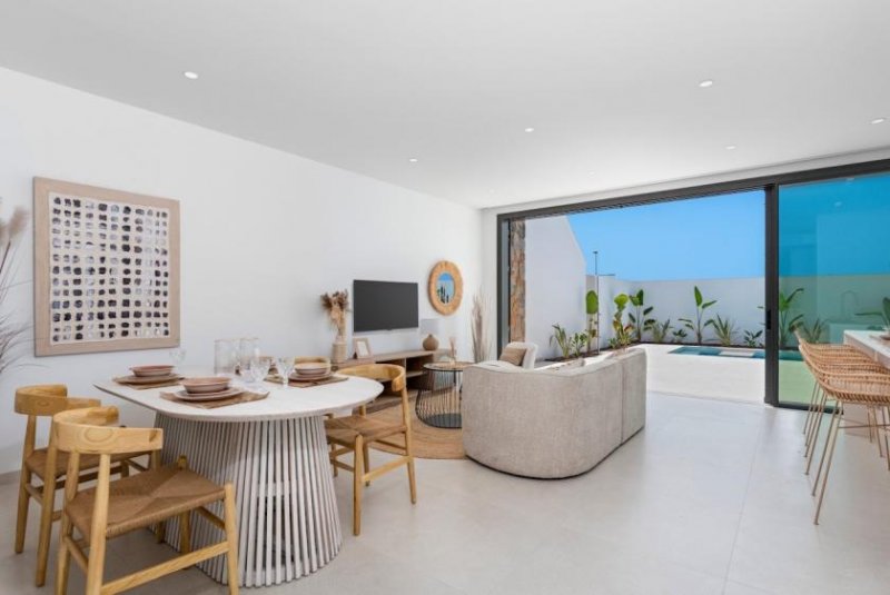 Los Alcázares Villen mit 3 Schlafzimmern, 2 Bädern, Klimaanlage, Kfz-Stellplatz und Privatpool in der La Serena Golfanlage Haus kaufen