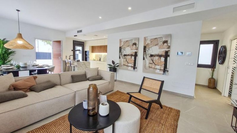 Los Alcázares Villen mit 3 Schlafzimmern, 3 Bädern, Gäste-WC, Souterrain, Dachterrasse, Einbauküchen mit Elektrogeräten, Kfz-Stellplatz