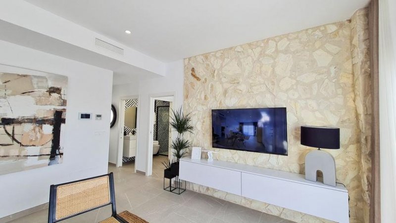 Los Alcázares Villen mit 3 Schlafzimmern, 3 Bädern, Gäste-WC, Souterrain, Dachterrasse, Einbauküchen mit Elektrogeräten, Kfz-Stellplatz