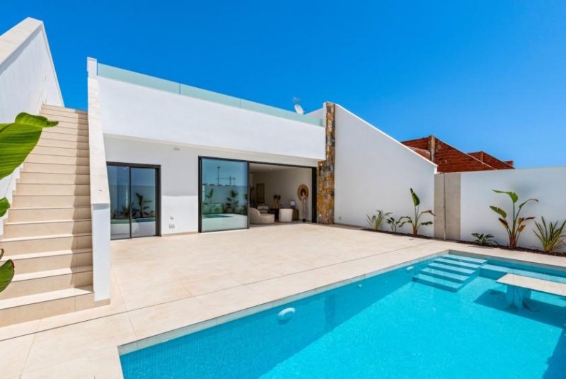 Los Alcázares Villen mit 3 Schlafzimmern, 2 Bädern, Klimaanlage, Kfz-Stellplatz und Privatpool in der La Serena Golfanlage Haus kaufen