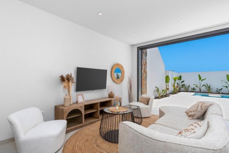 Los Alcázares Villen mit 3 Schlafzimmern, 2 Bädern, Klimaanlage, Kfz-Stellplatz und Privatpool in der La Serena Golfanlage Haus kaufen