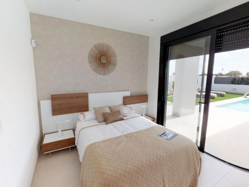 San Pedro del Pinatar Atemberaubende Neubau-Villen an dem Park in San Pedro del Pinatar mit allem Luxus und Komfort Haus kaufen