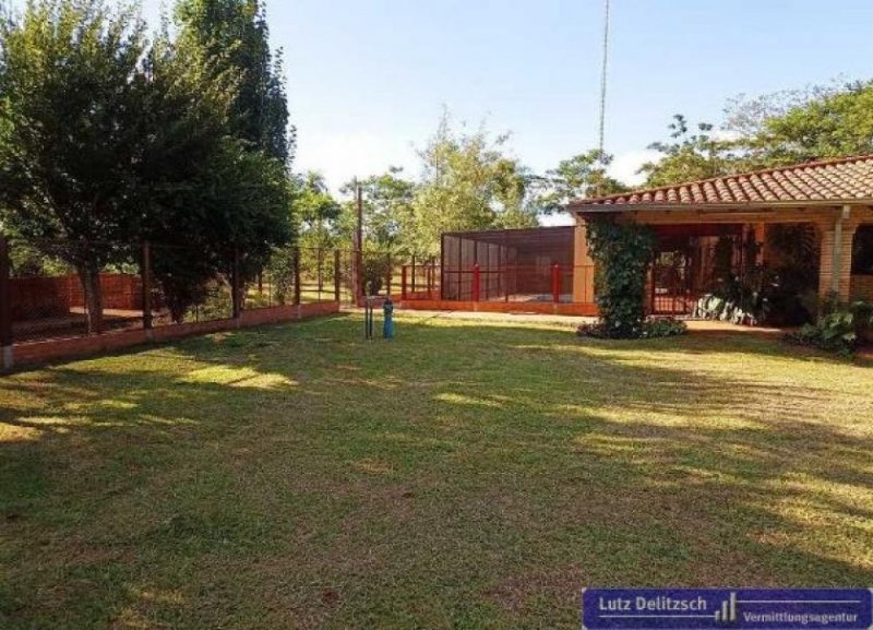 Itacurubí de la Cordillera Haus im spanischen Kolonialstil mit Pool Haus kaufen