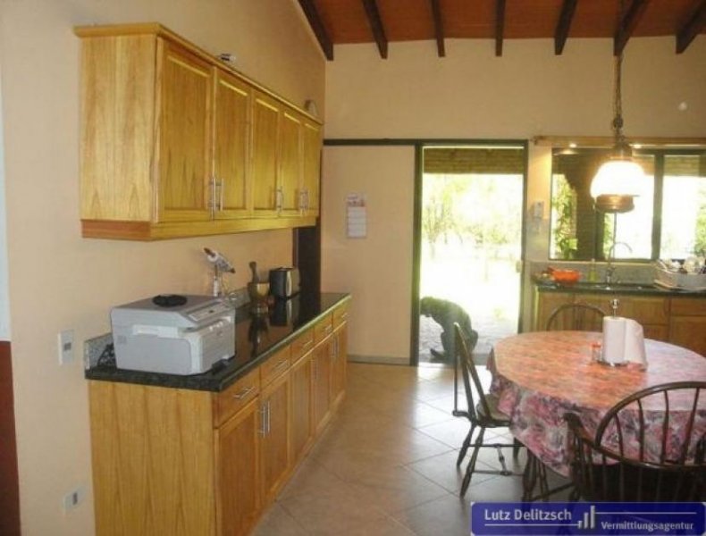 Itacurubí de la Cordillera Haus im spanischen Kolonialstil mit Pool Haus kaufen