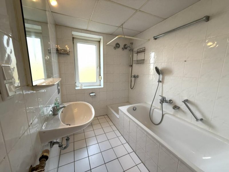 Buchholz (Landkreis Schaumburg) Frisch renovierte 3-Zimmer-Eigentumswohnung mit Balkon und Stellplatz Gewerbe kaufen