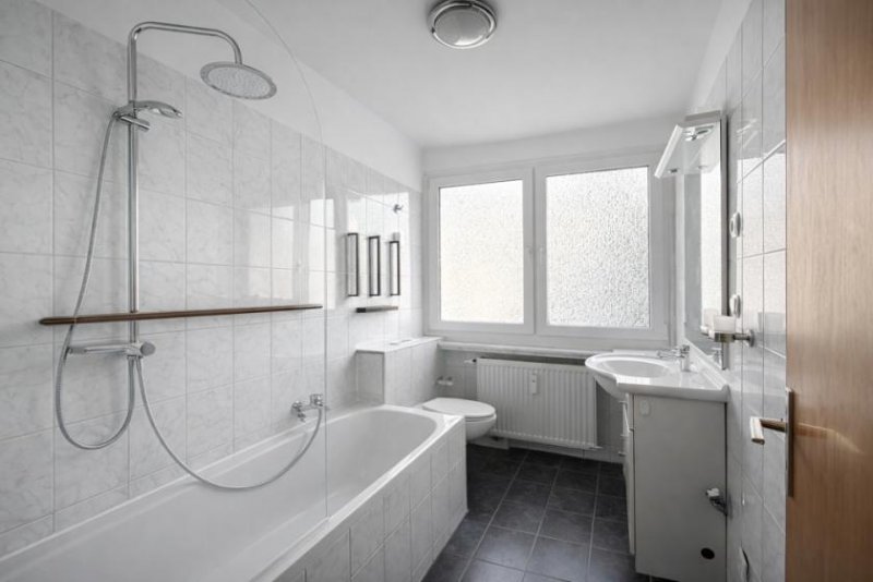 Bad Pyrmont Lichtdurchflutete Wohnung mit sonniger Loggia – attraktive Kapitalanlage oder gemütliches Zuhause Wohnung kaufen