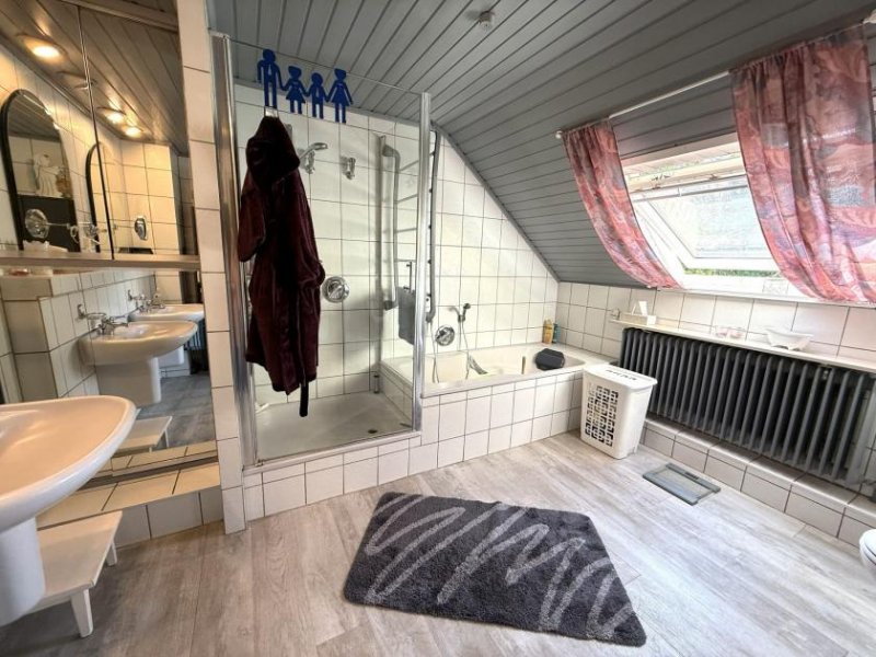 Barntrup Zentrale Lage und viel Platz für die ganze Familie - was will man mehr? Haus kaufen